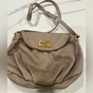 MARC by Marc Jacob’s Leather Crossbody bag. Neutral/bone color